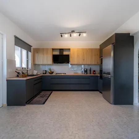 Giota Luxury Living Villa *