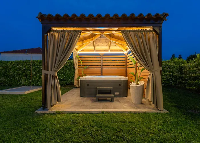 Giota Luxury Living With Private Jacuzzi And Free Car * Theológos