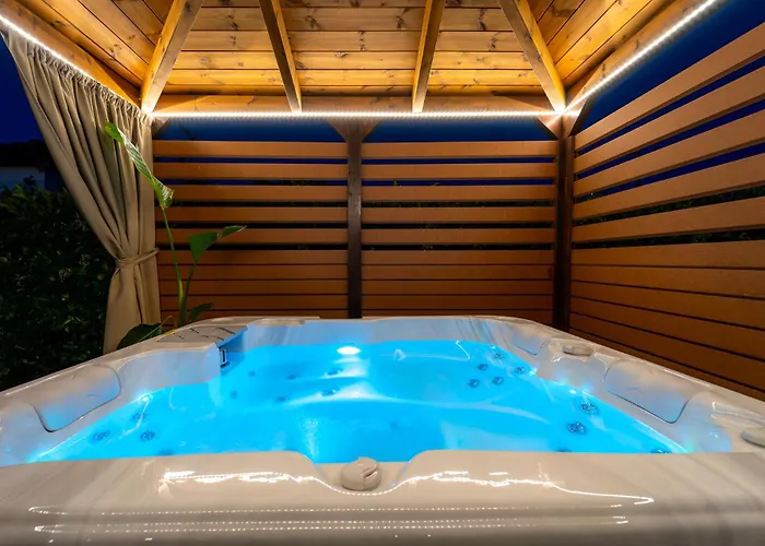 Giota Luxury Living With Private Jacuzzi And Free Car