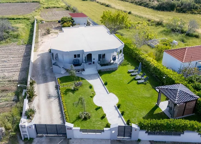 Giota Luxury Living With Private Jacuzzi And Free Car Vilă