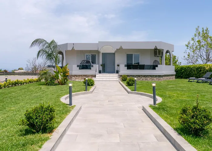 Giota Luxury Living With Private Jacuzzi And Free Car