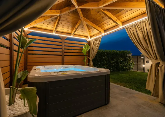 Giota Luxury Living With Private Jacuzzi And Free Car *