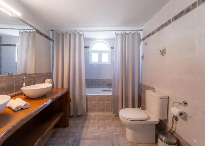 Giota Luxury Living With Private Jacuzzi And Free Car Vilă