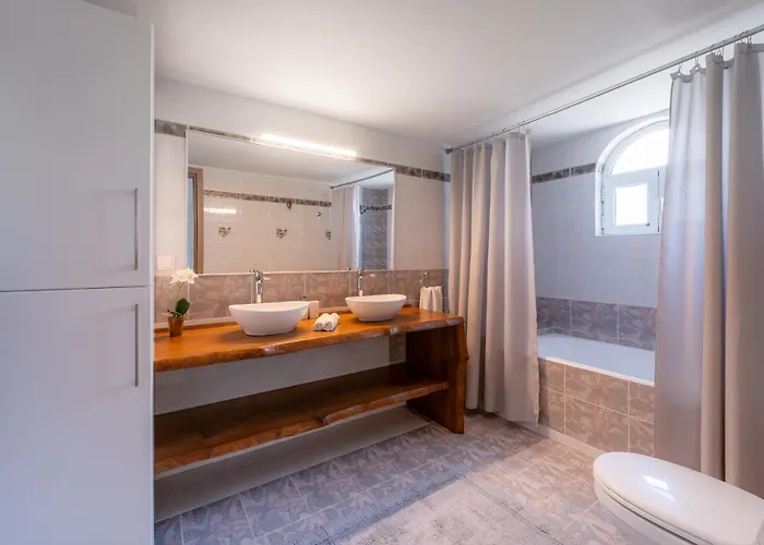 Giota Luxury Living With Private Jacuzzi And Free Car *