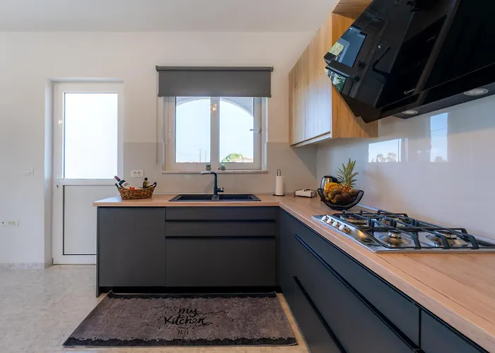 Giota Luxury Living With Private Jacuzzi And Free Car *