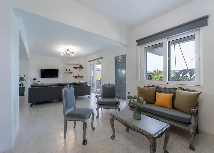 Giota Luxury Living With Private Jacuzzi And Free Car Vilă