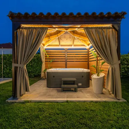 Giota Luxury Living With Private Jacuzzi And Free Car * Theológos