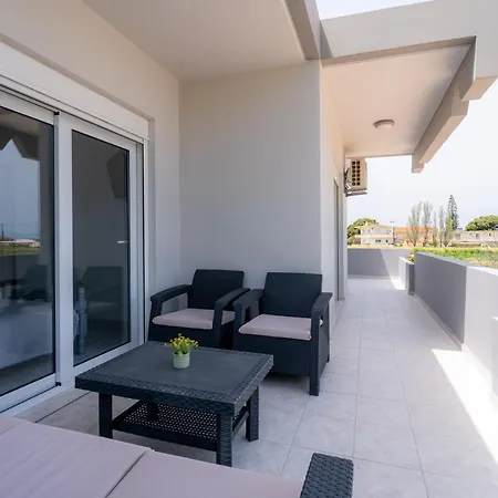 Giota Luxury Living - Free Car & Private Jacuzzi