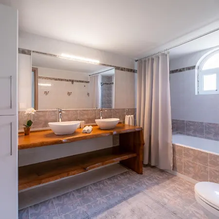 Giota Luxury Living - Free Car & Private Jacuzzi *