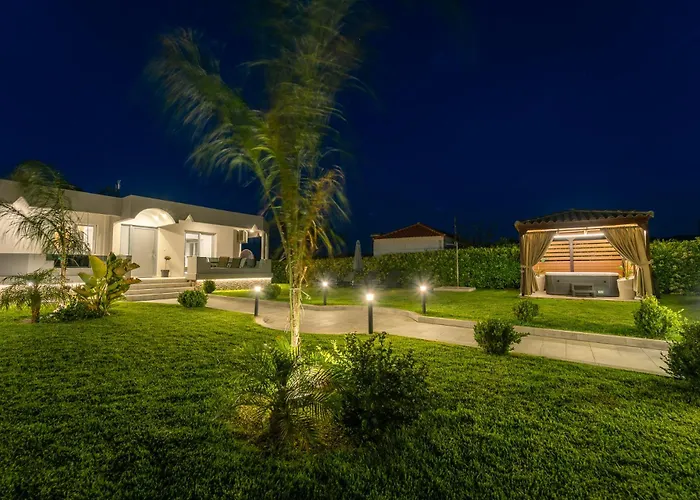 Giota Luxury Living With Private Jacuzzi And Free Car فيلة Theológos