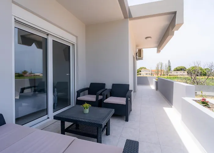 Giota Luxury Living With Private Jacuzzi And Free Car