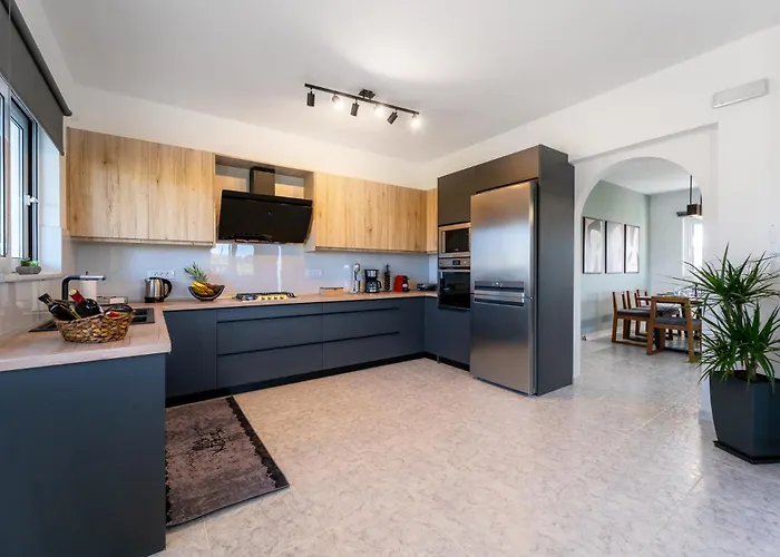 Giota Luxury Living With Private Jacuzzi And Free Car