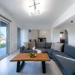 Giota Luxury Living With Private Jacuzzi And Free Car ヴィラ Theológos